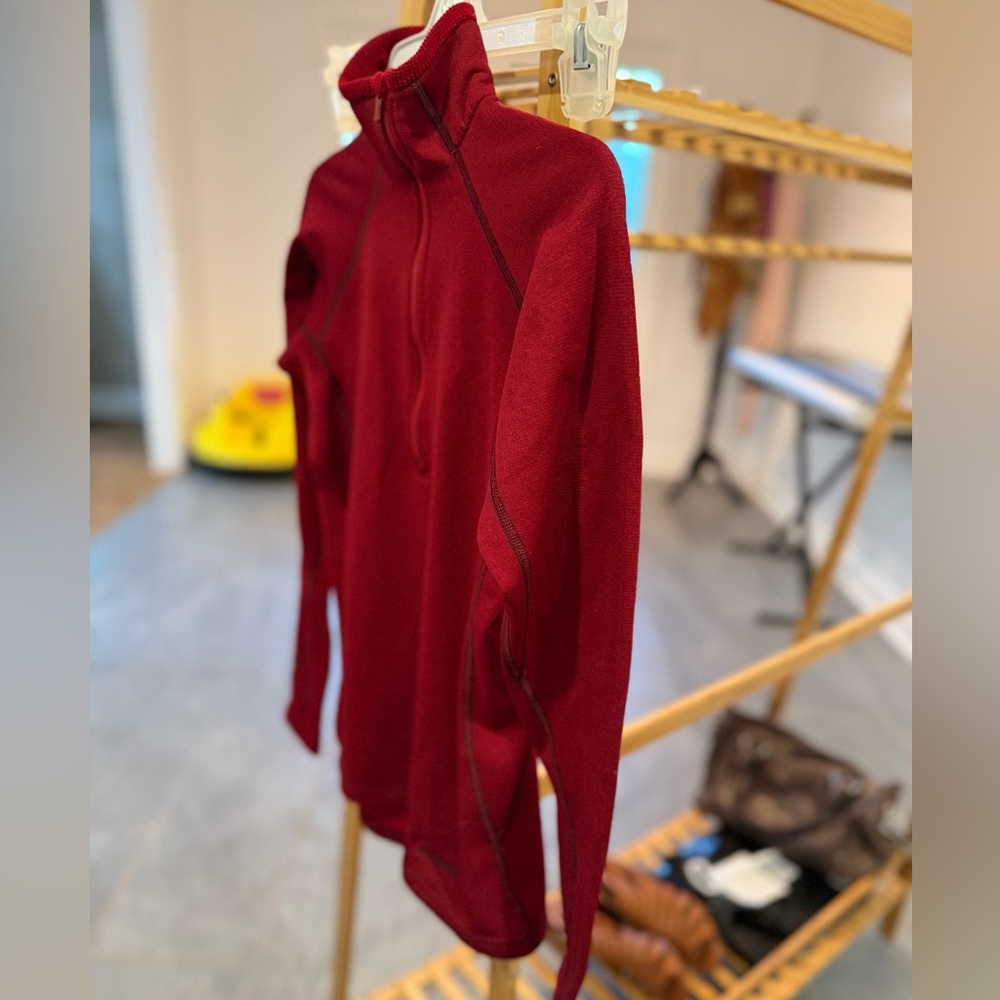 Women’s Patagonia Burgundy Pullover Size XS